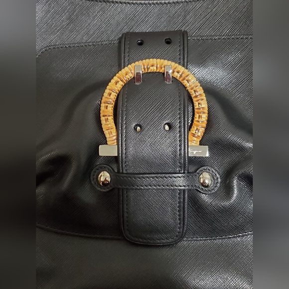 Salvatore Ferragamo Black Gancini Leather Shoulder Bag - Picture 3 of 14